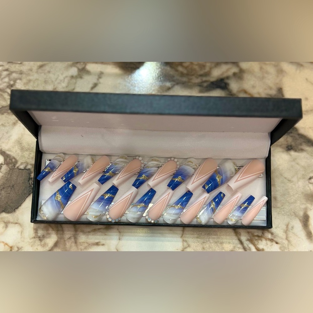 Gorgeous Press-On Nails (24 pieces)